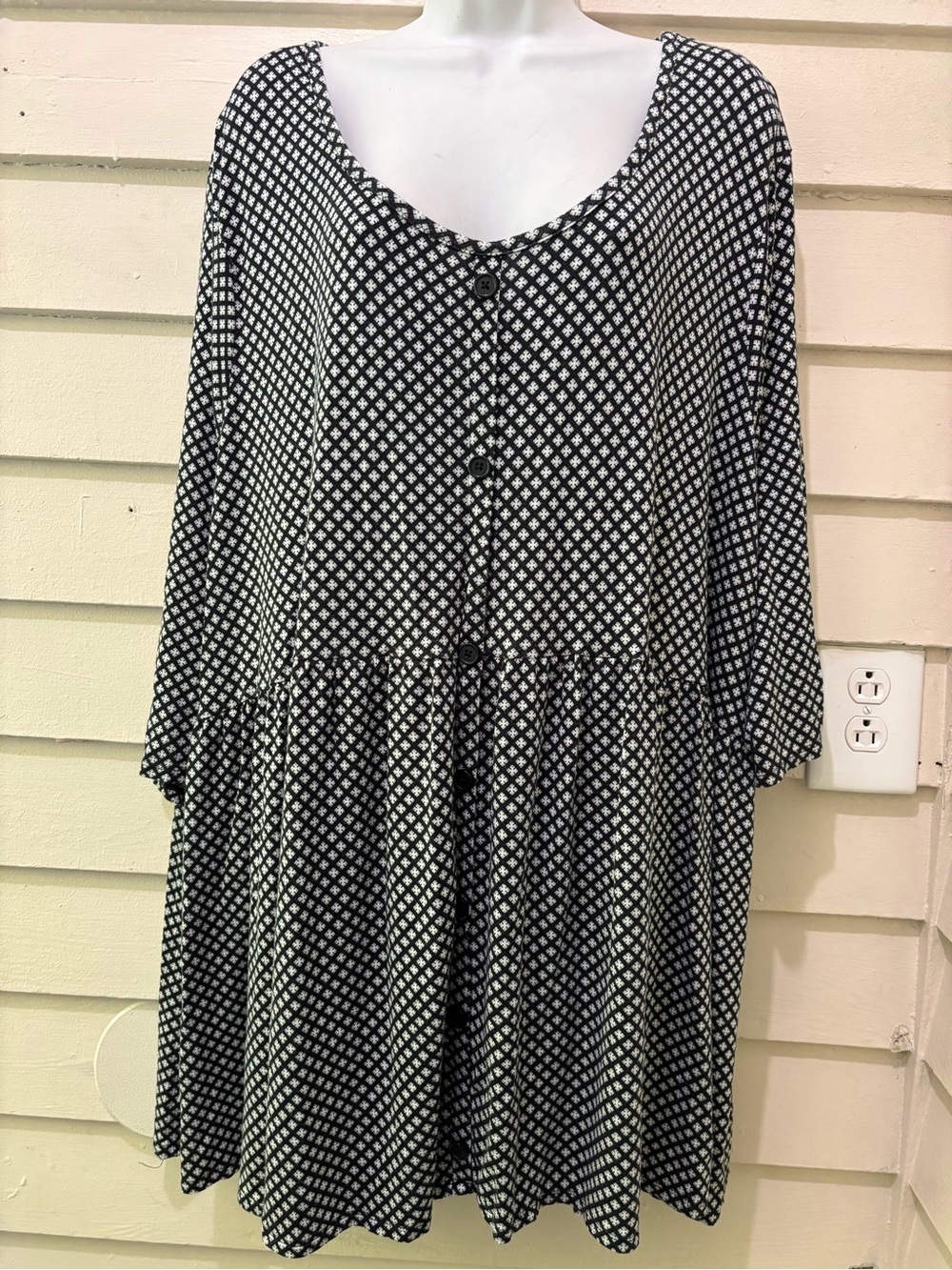 Terra & Sky Plus Size Black & White Geometric Button Front Babydoll Tunic Top
